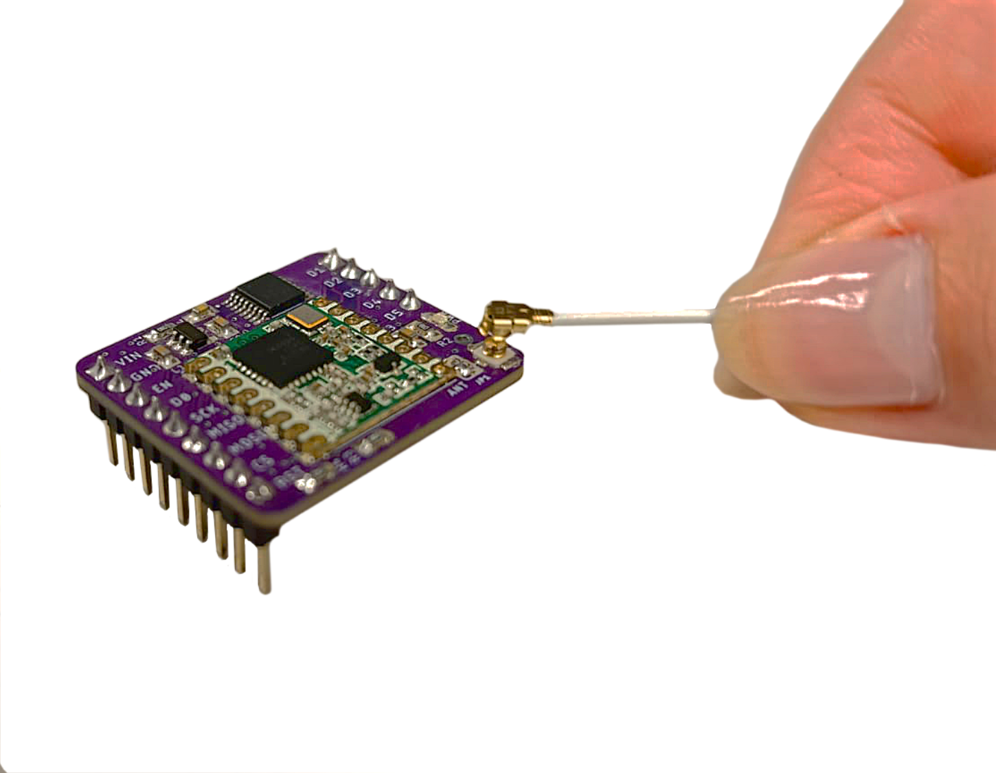 Antena siendo conectada a Lora Breakout